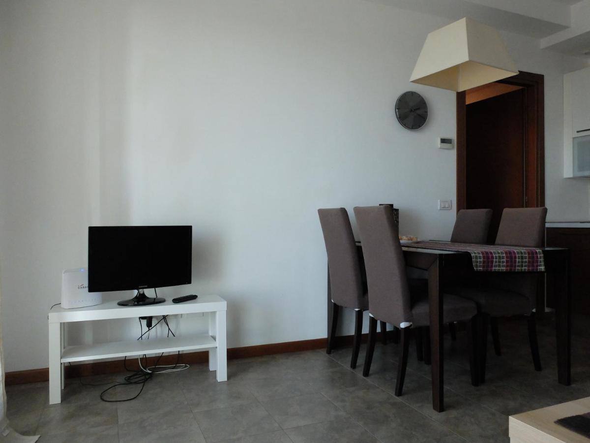 Moderno Trilocale Laura Apartment Dalmine Bagian luar foto