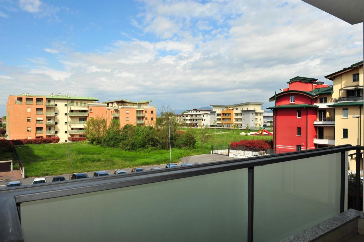 Moderno Trilocale Laura Apartment Dalmine Bagian luar foto