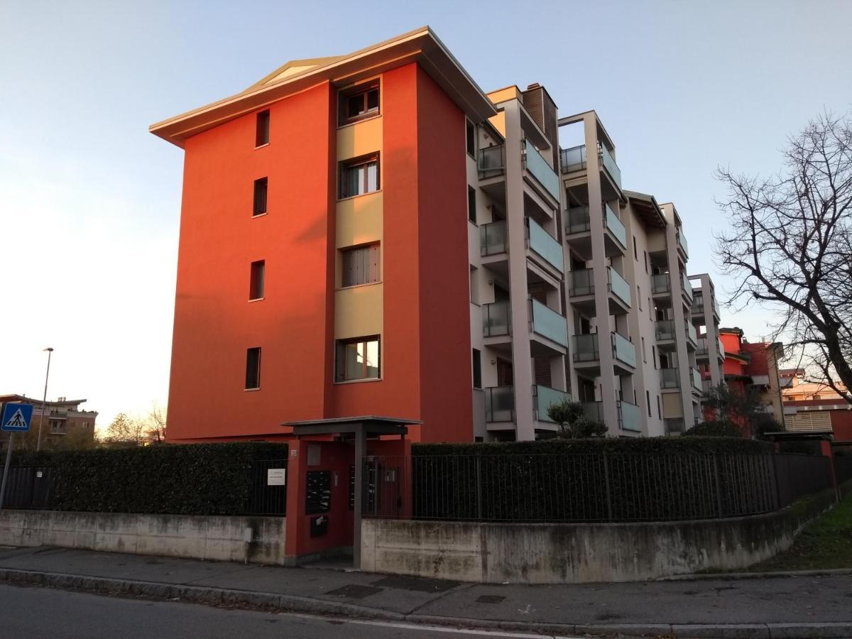 Moderno Trilocale Laura Apartment Dalmine Bagian luar foto